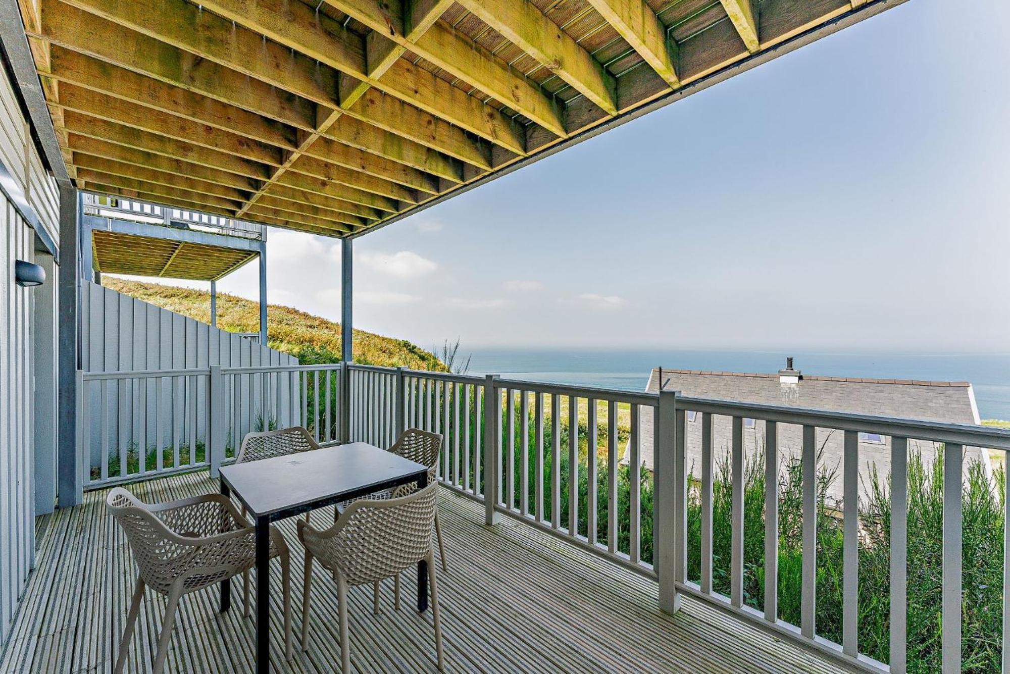 2 Bed Ground Floor Apartment - 11 Plas Pistyll Exterior photo